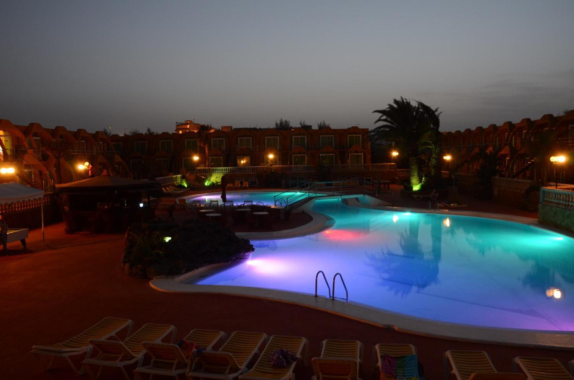 Aparthotel La Piramide Costa De Antigua Exterior photo